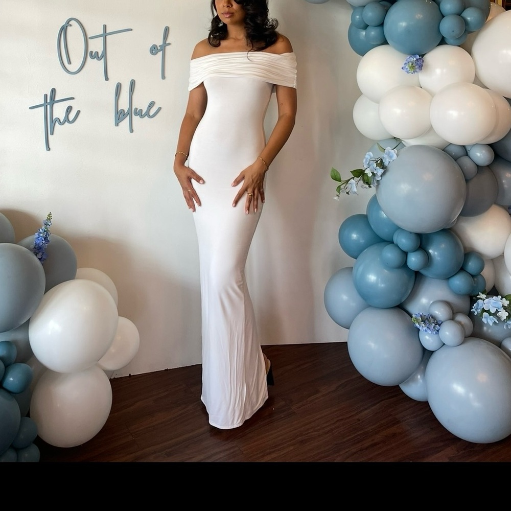 Naked Wardrobe Elegant White Off-Shoulder Dress Body Con